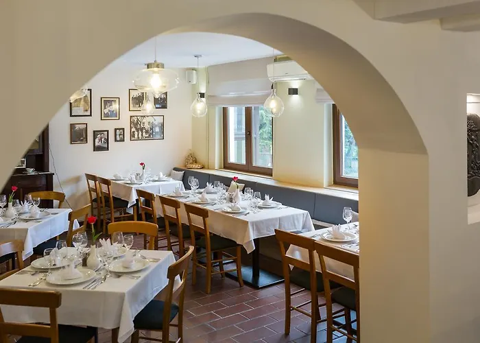 ゲストハウス Borbaratok Panzio 3*